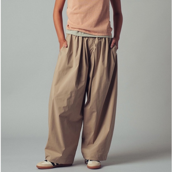 Urban Daizy Pants - NEW! Urban Daisy Contrast Waist Cocoon Leg Khaki Pants, Women's Size’s S,M & L